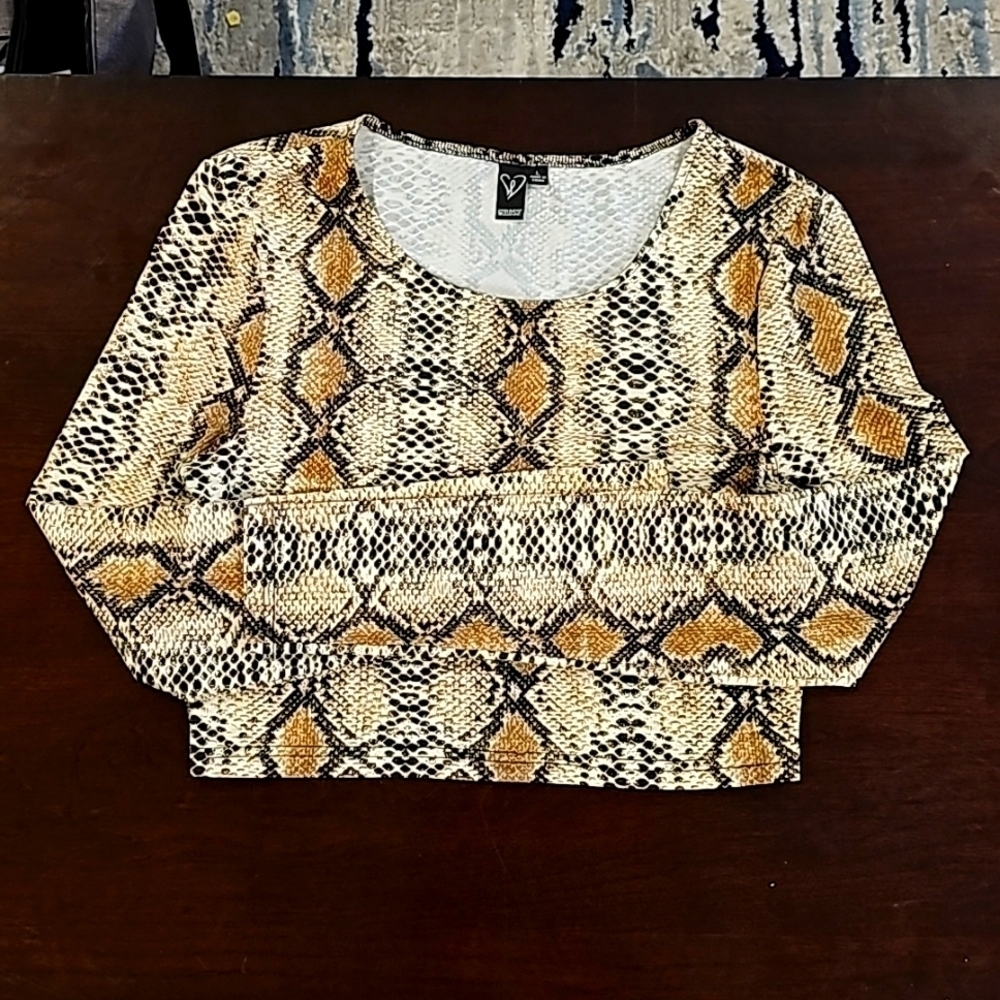 🛒💰Windsor size large super soft crop top